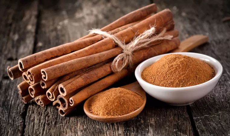 Cinnamon ground and sticks