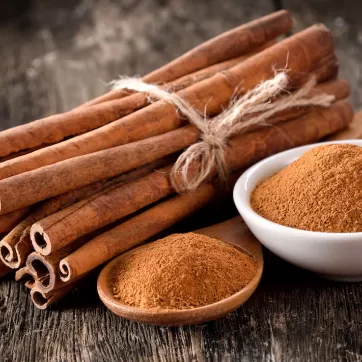 Cinnamon ground and sticks